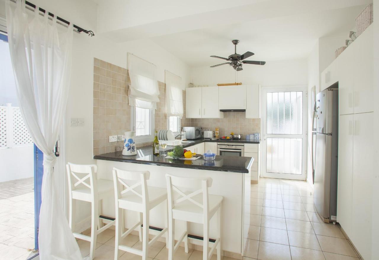 Mimoza Seafront Villa Протарас Екстериор снимка